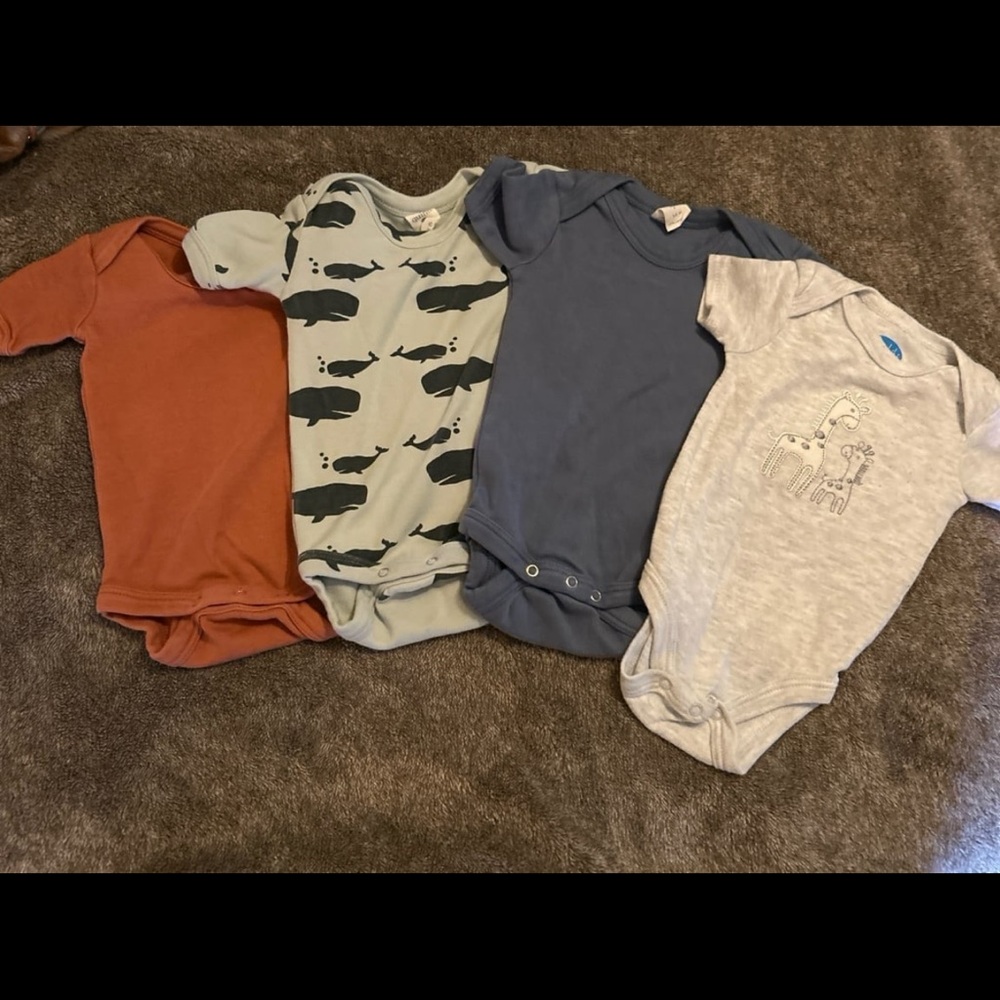 Lot bundle of 4 infant boys 3-6 Months onesies orange blue whales giraffe